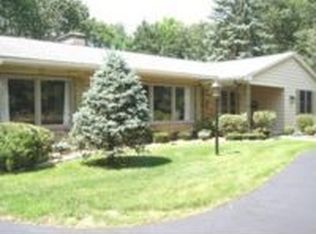 128 Hilltop Rd, Longmeadow, MA 01106