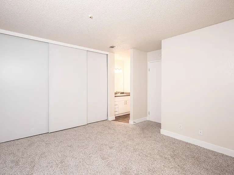 Crossbrook Apartments — Photo 14