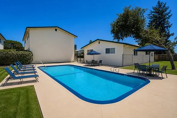 2 bed, 875 sqft, $1,895 — Photo 2