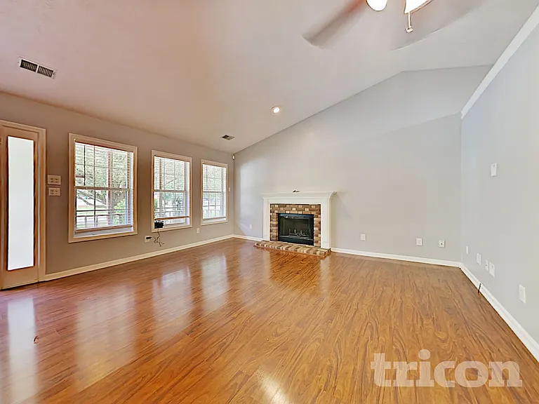726 Westbury Dr — Photo 17