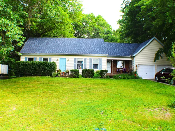 1615 Roberts Dr, Saint Joseph, MI 49085