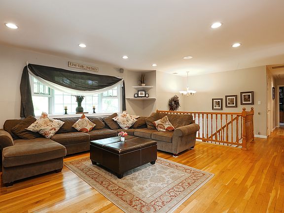 5th image of 3460 N Deerfield Ave