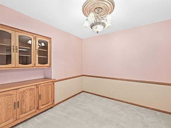 5th image of 17850 St James ROAD