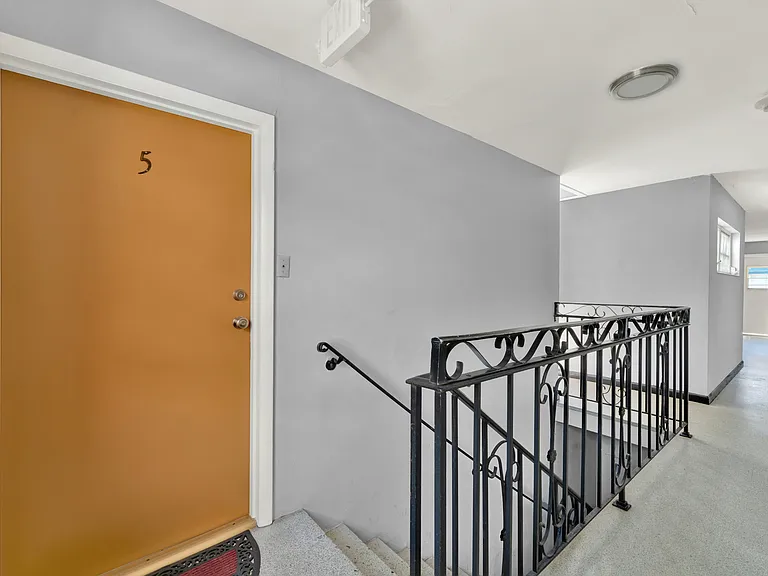 340 Madeira Ave #5 — Photo 4
