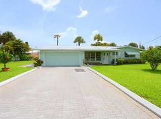 4643 NE Allen Cir, Jensen Beach, FL 34957