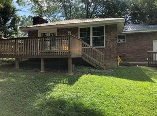 7 Lake Chadesa Dr, Hurricane, WV 25526