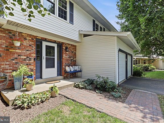 3rd image of 9825 Wolcott Dr