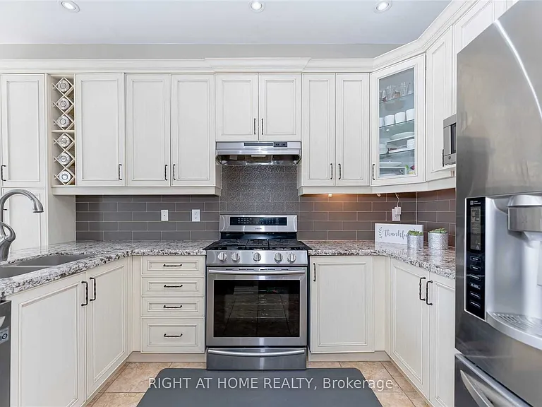 41 Dufay Rd — Photo 21