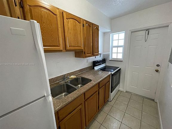 2nd image of 1471 NE 170th St APT 224A