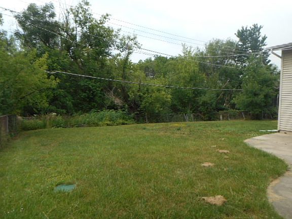 3rd image of 7834 Carlisle Dr