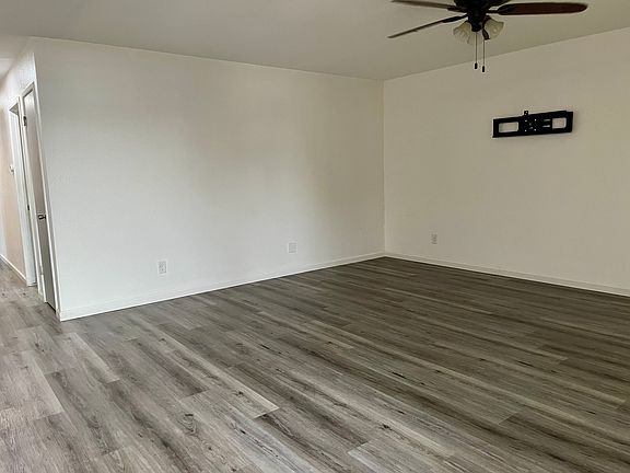 3rd image of 2940 Julia Cir