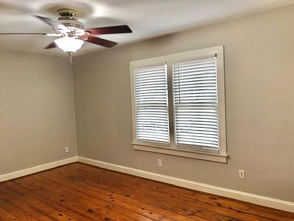 Spacious living area. Approximately 11' x 17'. Faux wood blinds.