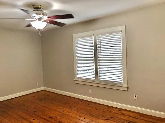 Spacious living area. Approximately 11' x 17'. Faux wood blinds.