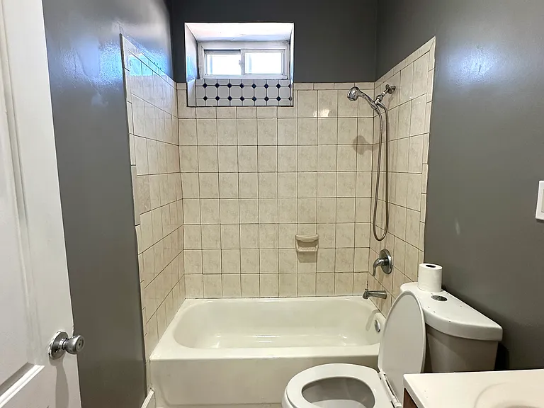 625 N Linwood Ave — Photo 5