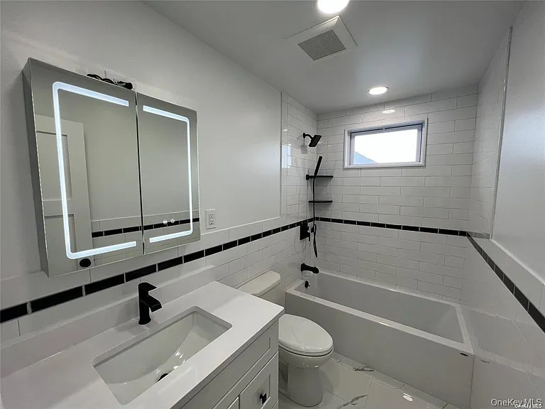 517 Monroe Blvd #2 — Photo 3