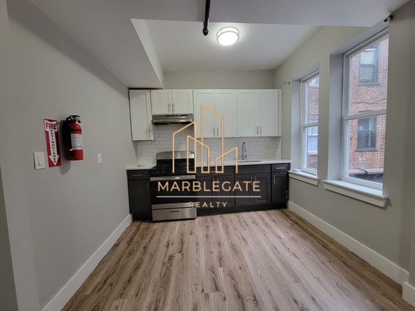 698 Chancellor Ave #203E