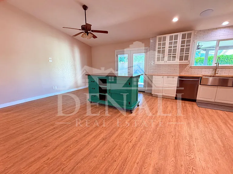 306 E Houston Ave — Photo 7