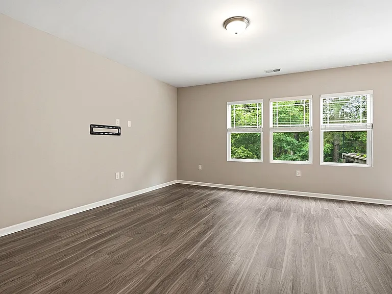 1017 Epiphany Rd — Photo 12