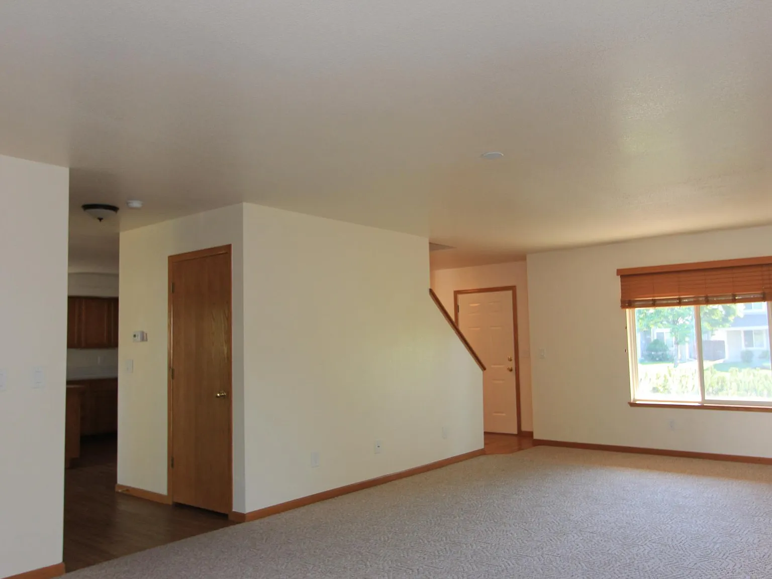 3 bed, 2.5 bath, 2520 sqft, $2,600 — Photo 3