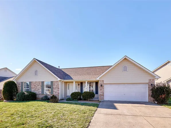 39 Meadow Spring Dr, Saint Charles, MO 63303