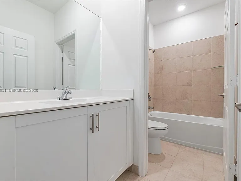 1541 SW 28th St #1541 — Photo 19
