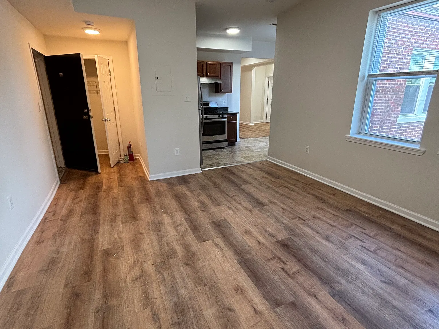 2 bed, 1000 sqft, $2,604 — Photo 2