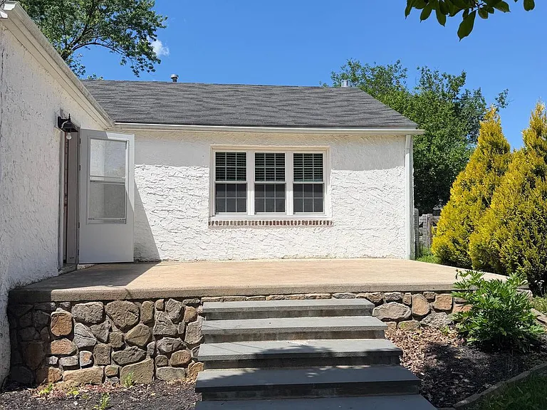 121 Macdade Rd — Photo 2