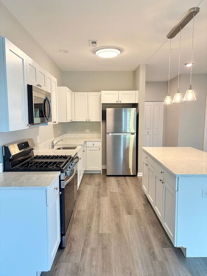 2 bed, 1008 sqft, $2,055 — Photo 4