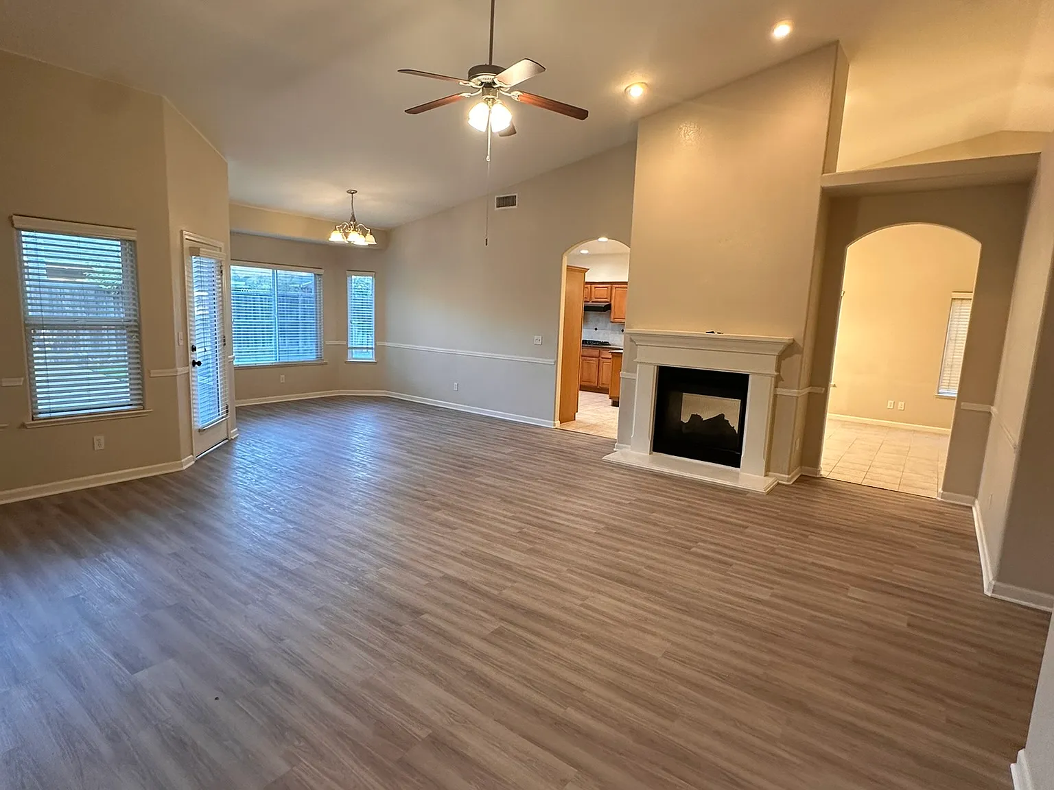 4 bed, 2153 sqft, $2,650 — Photo 3
