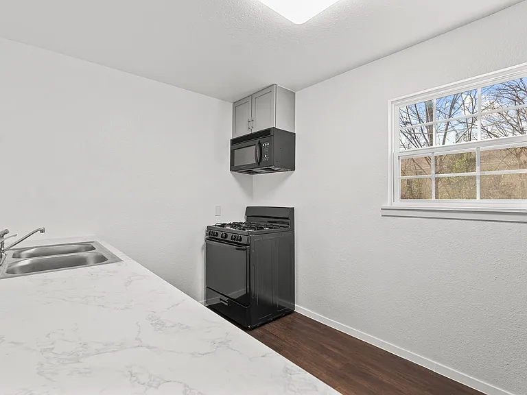 4524 Collins Ave — Photo 11