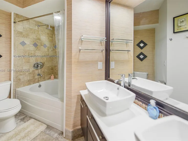 3245 NE 184th St #13101 — Photo 22