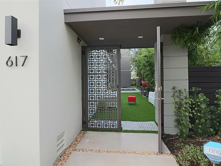 617 SW 10th St — Photo 33