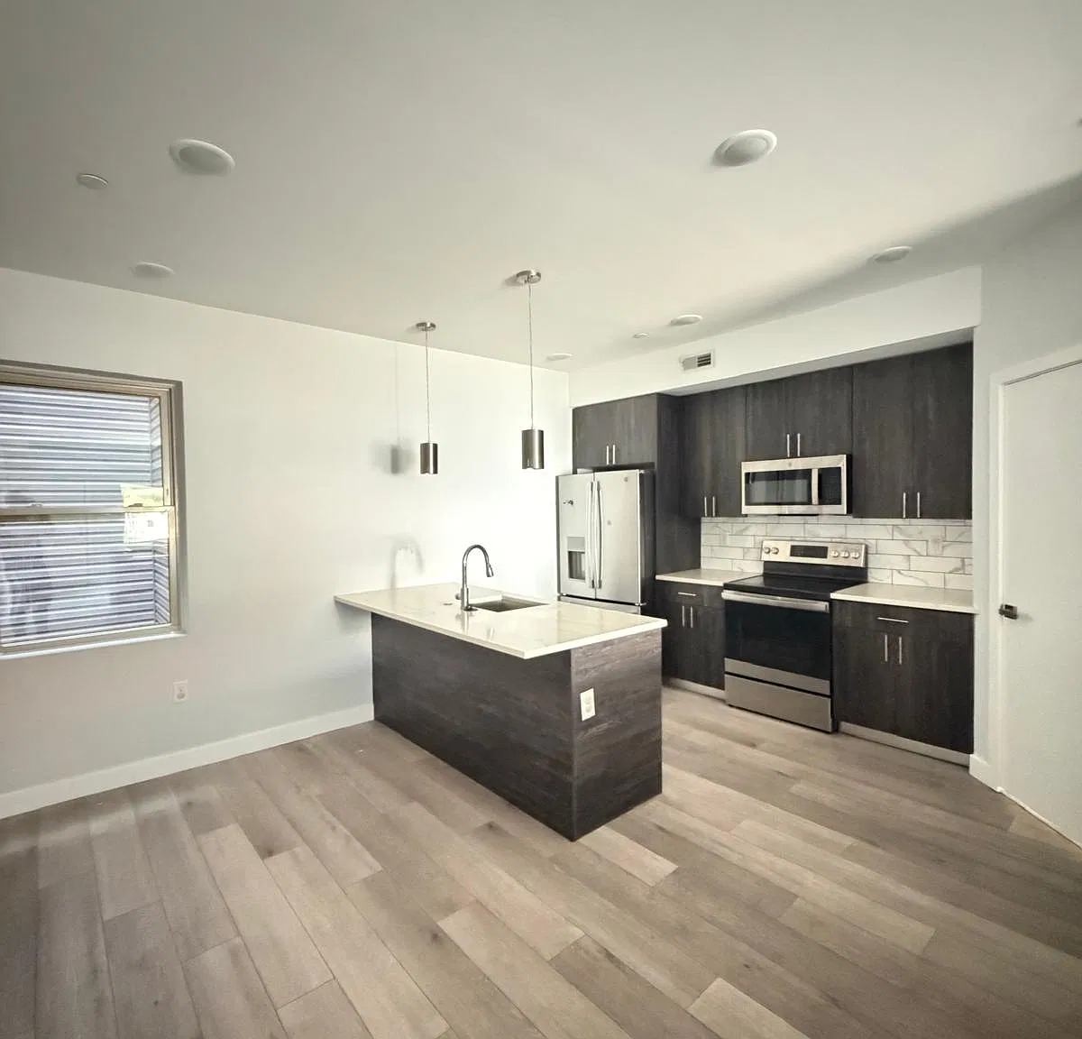 2 bed, 2.5 bath, 850 sqft, $1,750 — Photo 1