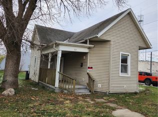 102 4th St, Charleston, IL 61920