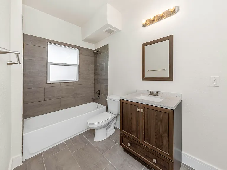 779 4th Ave N #4 — Photo 24