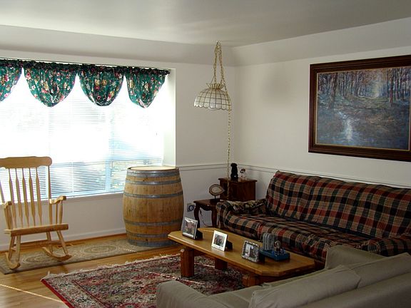 3rd image of 4973 Lakeview Pl SE