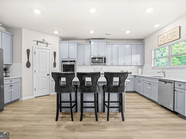 361 Traditions Ln — Photo 4