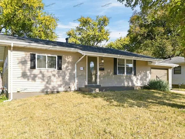 715 Village Square Dr, Hazelwood, MO 63042