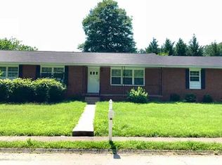 527 Ravenwood Dr, Johnson City, TN 37604