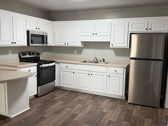 3rd image of 142 Keyport Ct #142