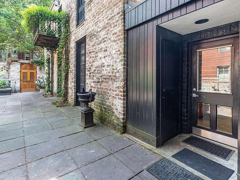 111 W Charlton St — Photo 44