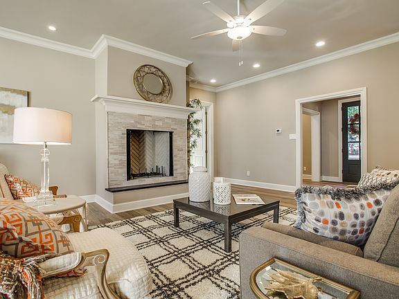 5th image of 270 E Elmview Pl