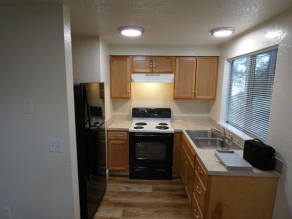 3rd image of 1027 W 18th St #1