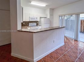8245 NW 108th Ave, Doral, FL