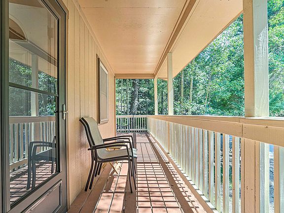 3rd image of 302 Woodlands Way