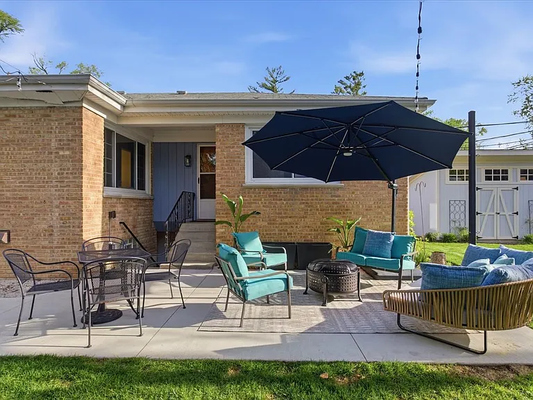9237 Lincolnwood Dr — Photo 39