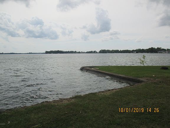 4th image of 487 Wenger Dr