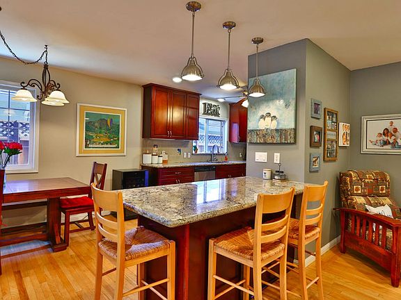 3rd image of 695 Pineview Dr