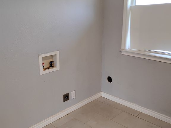 2nd image of 6807 Pine Ln