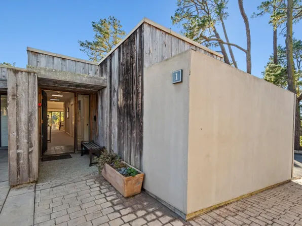 24520 Outlook Dr APT 1, Carmel, CA 93923